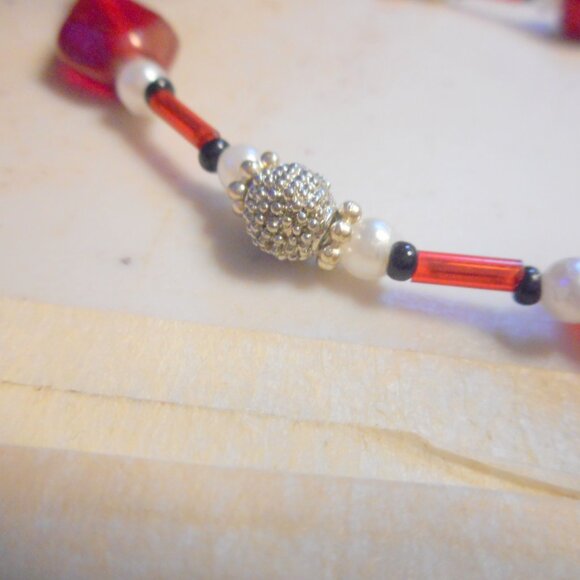 HandCrafted Necklace about 25" ...… red, white, silver and small black beads … - Picture 5 of 12